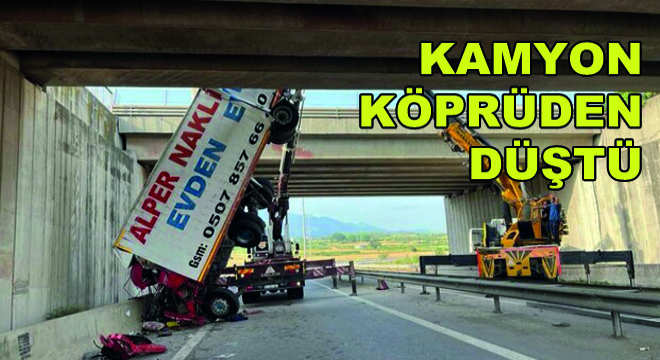 Kamyon Köprüden Düştü