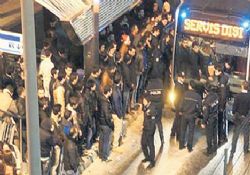 Metrobüs bozulunca şoför kaçtı