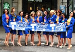 Ryanair'in hostesleri 2014 takvimi için soyundu